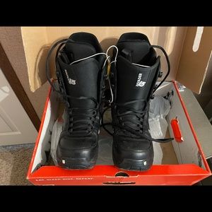 Burton Invader Snowboard Boots (Mens size 9)